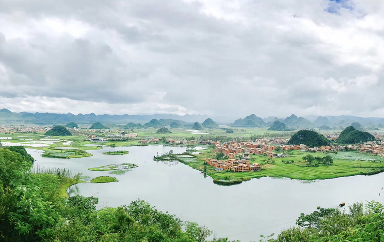 美麗的普者黑景區(qū)俯瞰圖。