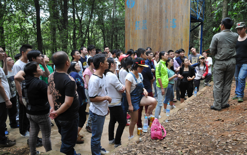 2014年8月16日天度集團組織部分員工進行團隊拓展，在最后環(huán)節(jié)的“畢業(yè)墻”活動中，大家收獲很大，體會到了團隊力量的偉大和團隊協作精神的重要性。