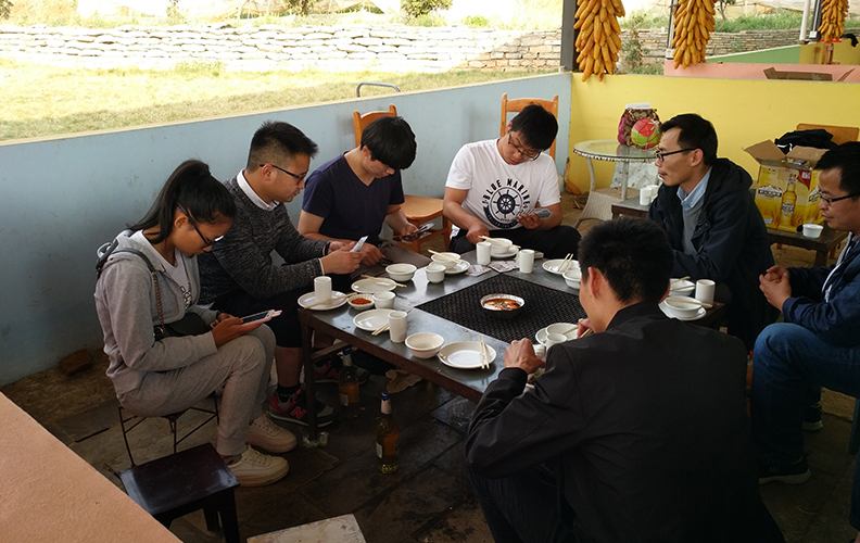 這次燒烤活動(dòng)的組織，增進(jìn)了各位員工之間的感情，增加了公司的凝聚力和向心力，讓我們共同努力為天度的明天開(kāi)創(chuàng)一幅美好的藍(lán)圖！